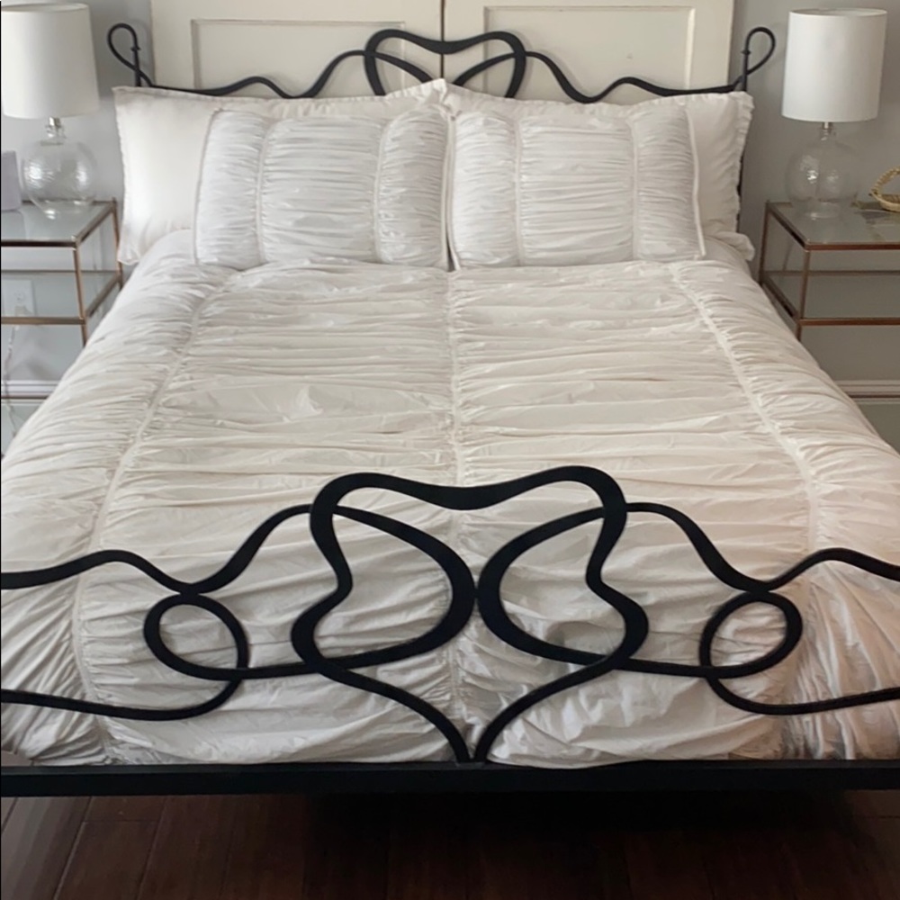 Duvet cover, queen. 2 shams.